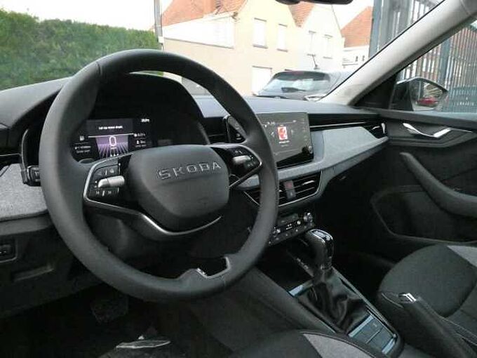 SKODA Kamiq 1.0 TSi 115pk Automaat Business Camera '26 STOCK (05925)