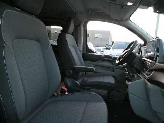 Ford Transit Custom L2 Multi-Use 5pl 2.0 TDCi 136pk Limited BLIS ACC 360° Trekhaak