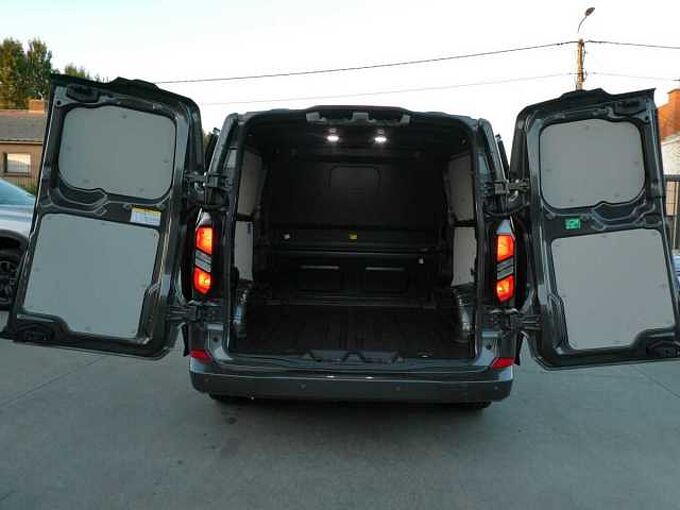 Ford Transit Custom L2 Multi-Use 5pl 2.0 TDCi 136pk Limited BLIS ACC 360° Trekhaak