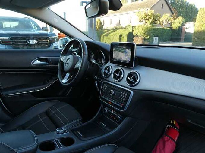 Mercedes-Benz GLA 200D 4MATIC 2.2D 136pk Automaat Business Luxe Pano BLIS Camera (46095)