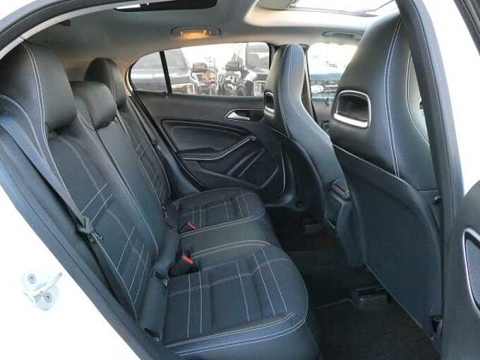 Mercedes-Benz GLA 200D 4MATIC 2.2D 136pk Automaat Business Luxe Pano BLIS Camera (46095)