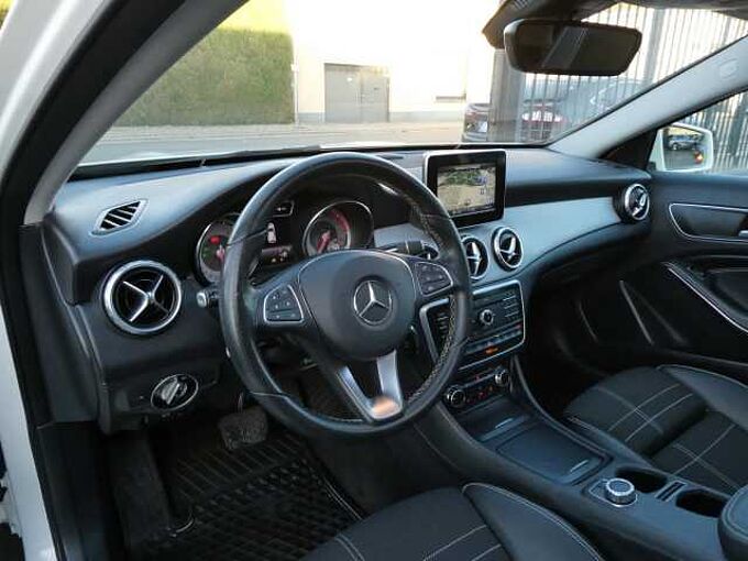 Mercedes-Benz GLA 200D 4MATIC 2.2D 136pk Automaat Business Luxe Pano BLIS Camera (46095)