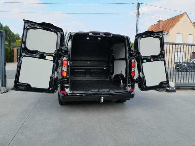 Ford Transit Custom L2 Multi-Use 5pl 2.0 TDCi 136pk Automaat Limited BLIS ACC 360° Trekhaak