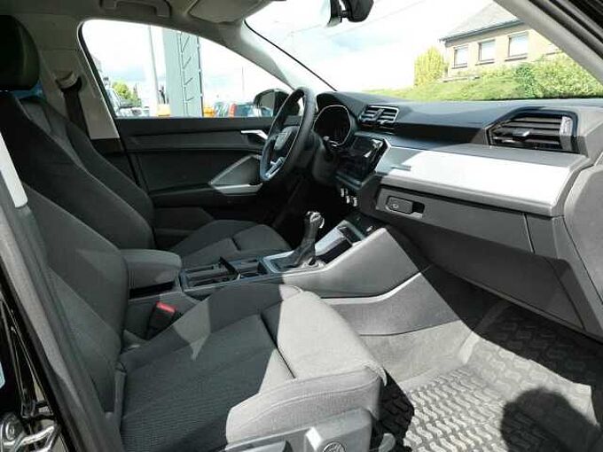 Audi Q3 1.5 TFSI 150pk Automaat Business Luxe Trekhaak Camera (82969)