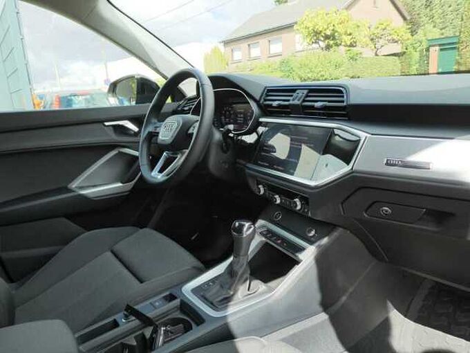Audi Q3 1.5 TFSI 150pk Automaat Business Luxe Trekhaak Camera (82969)