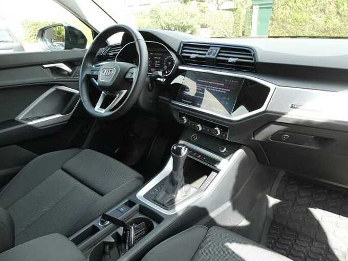 Audi Q3 1.5 TFSI 150pk Automaat Business Luxe Trekhaak Camera (82969)