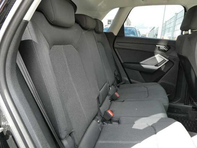 Audi Q3 1.5 TFSI 150pk Automaat Business Luxe Trekhaak Camera (82969)