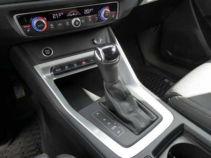 Audi Q3 1.5 TFSI 150pk Automaat Business Luxe Trekhaak Camera (82969)