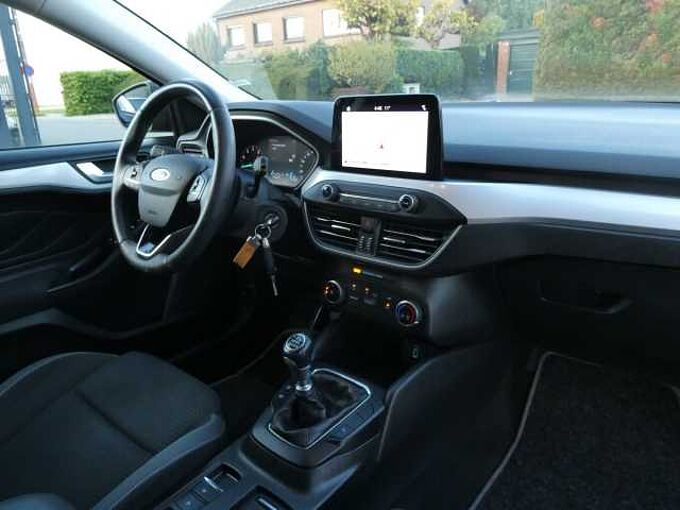 Ford Focus 5d 1.0 i benzine 100pk Titnaium Trekhaak (68275)