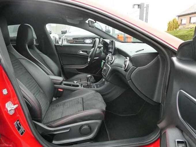 Mercedes-Benz CLA 200 Shooting Break 200 1.6 i benzine 122pk AMG Line Leder '16 garantie (36915)